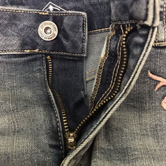 St. John's Bay Blue Denim Capri Women's 8P Floral Crewel Embroidered Y2K Jeans - Picture 7 of 12